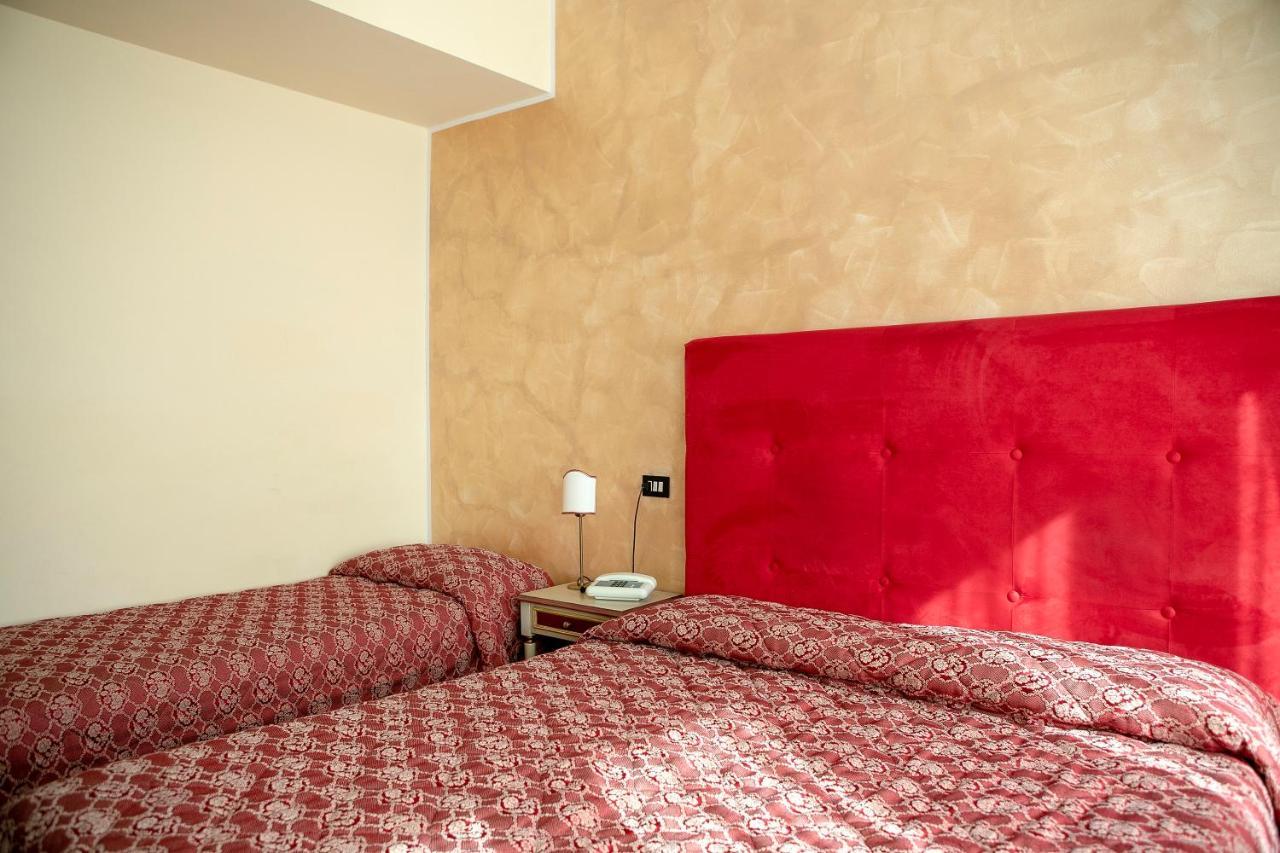 Hotel Fiordigigli ラクイラ エクステリア 写真