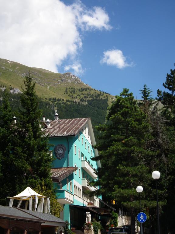 Hotel Fiordigigli ラクイラ エクステリア 写真