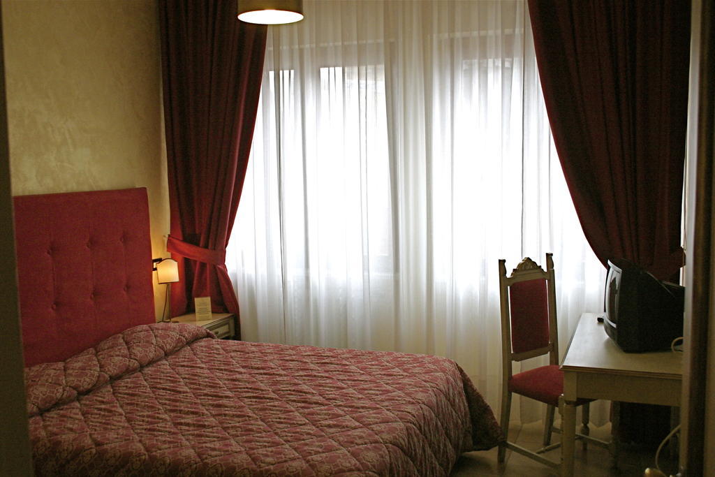 Hotel Fiordigigli ラクイラ エクステリア 写真