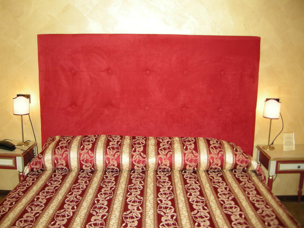 Hotel Fiordigigli ラクイラ 部屋 写真