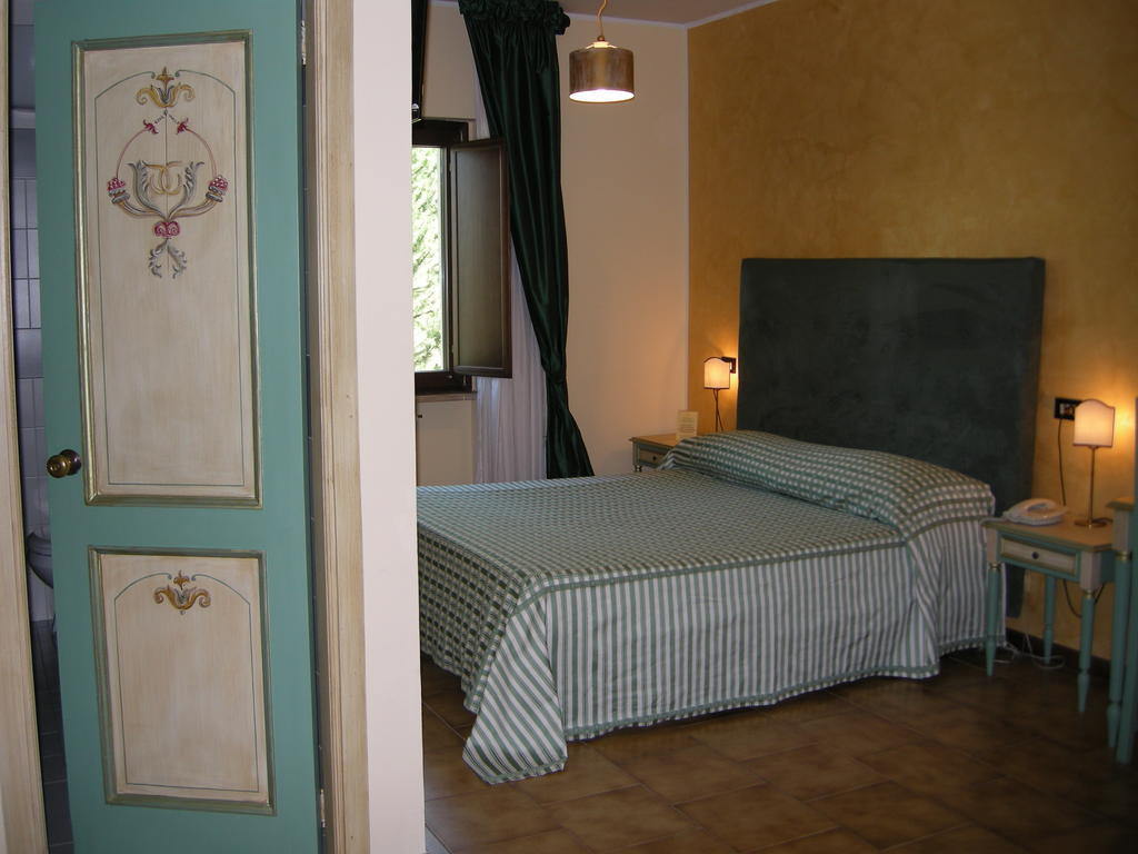Hotel Fiordigigli ラクイラ 部屋 写真