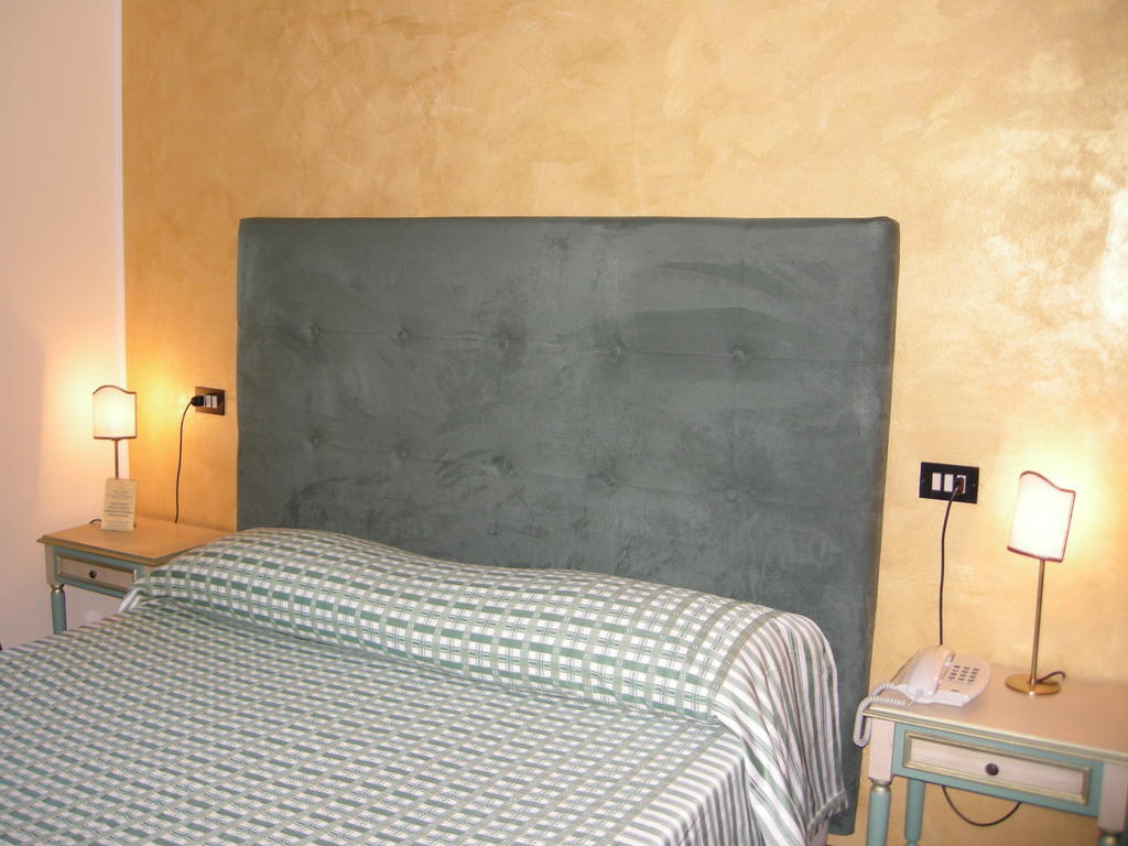 Hotel Fiordigigli ラクイラ 部屋 写真